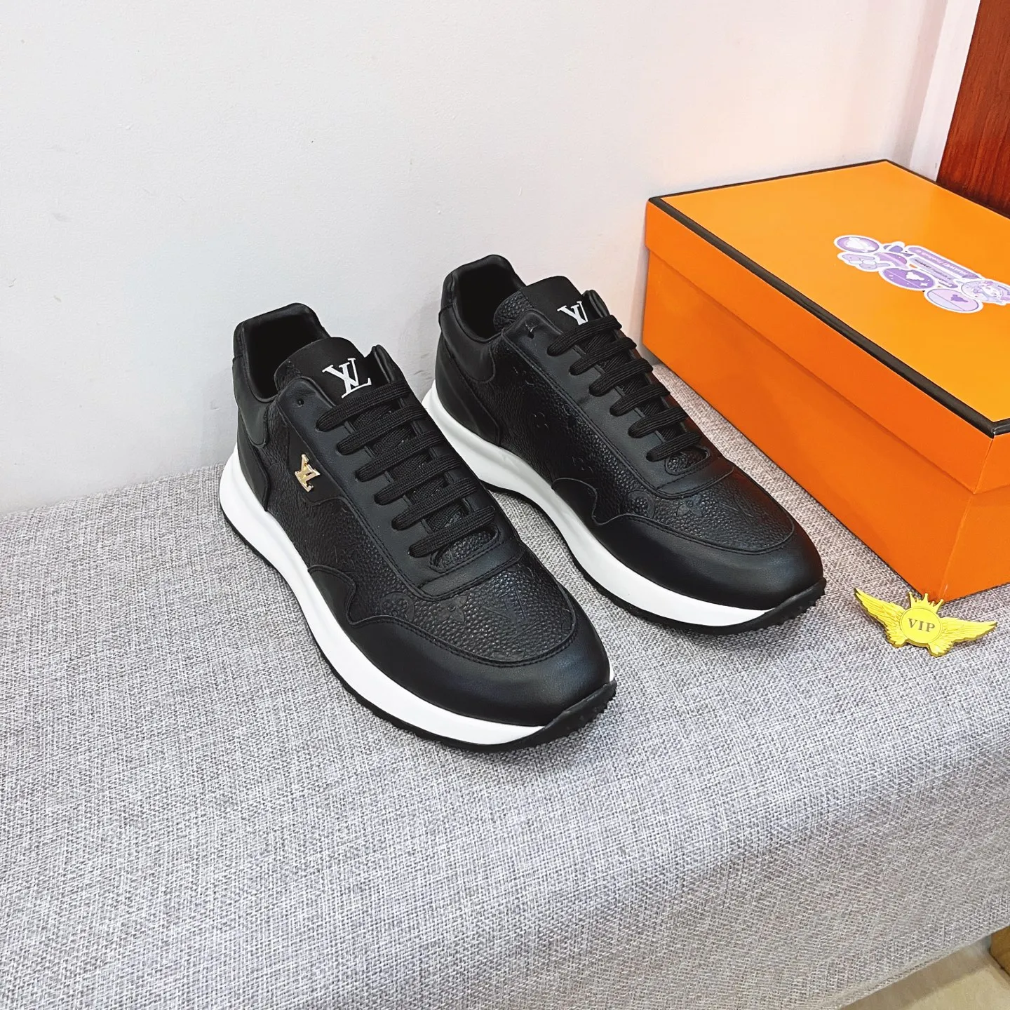 Men's shoes 💰 460💰【LV】🔥Louis Vuitton, high-end men's shoes brand official website 1:1 latest masterpiece: uppers are made of Italian imported first-layer cowhide with comfortable and breathable lining➕original non-slip and wear-resistant outsole🔥, making walking more convenient and comfortable! An exclusive new model, a stunning work, a beautiful 1:1 replica [color] compared to the official quality! Create a fashionable personality to set off your uniqueness! A must-have for trendy men! Classic🔥Size: 38-44 Color: 🔥Multiple colors available🔥.